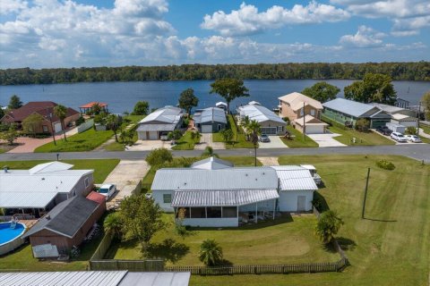 Casa en venta en Welaka, Florida, 3 dormitorios, 130.43 m2 № 772650 - foto 1