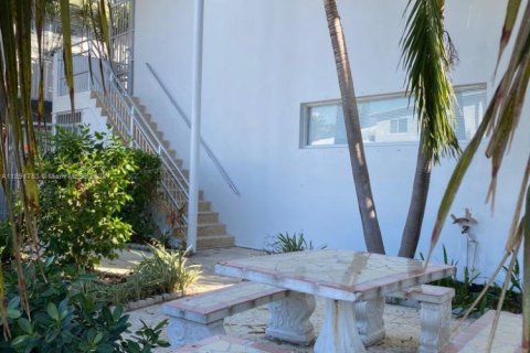 Commercial property in Miami Beach, Florida 730.68 sq.m. № 2012274 - photo 10