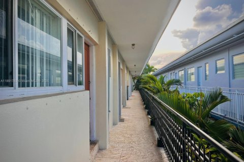 Commercial property in Miami Beach, Florida 730.68 sq.m. № 2012274 - photo 12