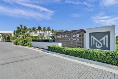 Casa en venta en Doral, Florida, 6 dormitorios, 590.39 m2 № 1096267 - foto 1