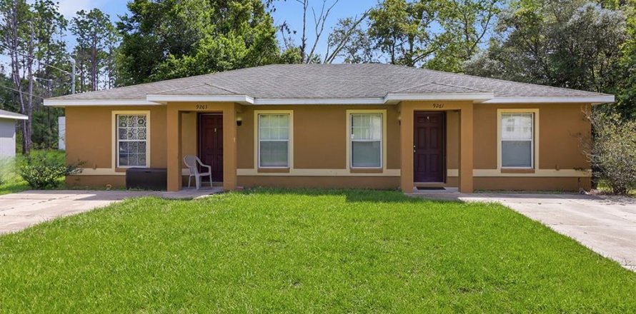Commercial property in Citrus Springs, Florida 4 bedrooms, 162.58 sq.m. № 2213447