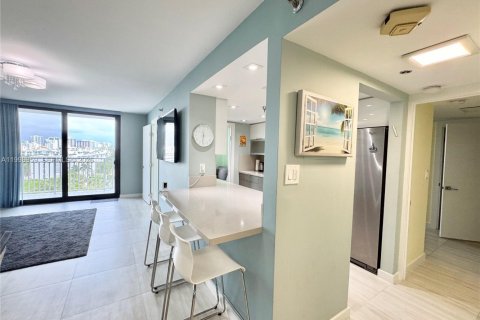 Condo in Sunny Isles Beach, Florida, 1 bedroom  № 2060772 - photo 10