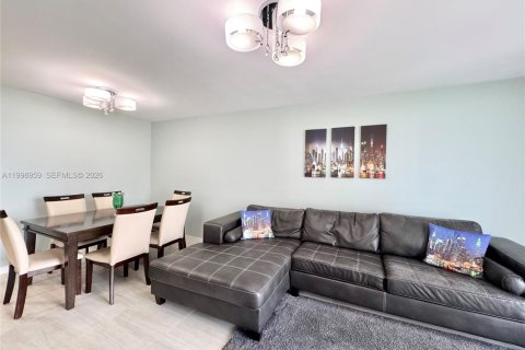 Condo in Sunny Isles Beach, Florida, 1 bedroom  № 2060772 - photo 8