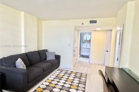 Condo in Sunny Isles Beach, Florida, 1 bedroom  № 2060772 - photo 18