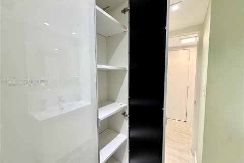 Condo in Sunny Isles Beach, Florida, 1 bedroom  № 2060772 - photo 28