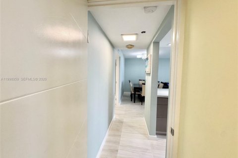 Condo in Sunny Isles Beach, Florida, 1 bedroom  № 2060772 - photo 15