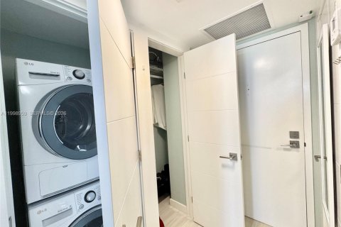 Condo in Sunny Isles Beach, Florida, 1 bedroom  № 2060772 - photo 29