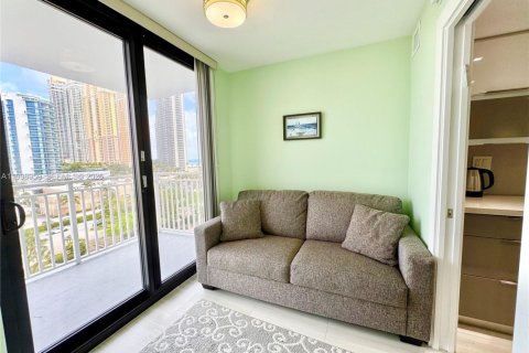 Condo in Sunny Isles Beach, Florida, 1 bedroom  № 2060772 - photo 14