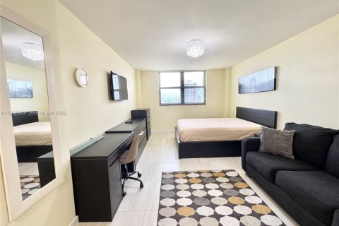 Condo in Sunny Isles Beach, Florida, 1 bedroom  № 2060772 - photo 16