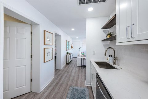 Condominio en alquiler en Saint Petersburg, Florida, 1 dormitorio, 76.46 m2 № 1444535 - foto 6
