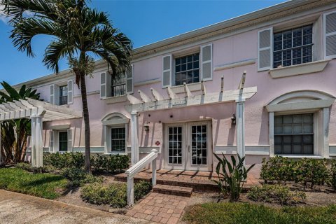 Condominio en alquiler en Saint Petersburg, Florida, 1 dormitorio, 76.46 m2 № 1444535 - foto 1