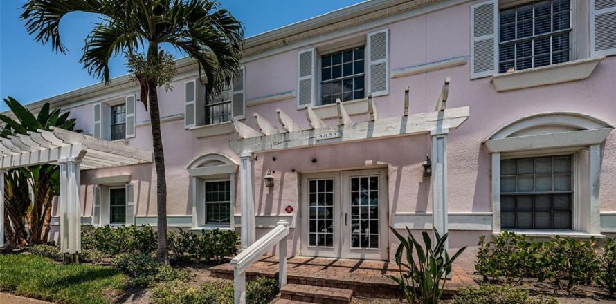 Condominio en Saint Petersburg, Florida, 1 dormitorio № 1444535