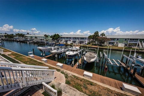 Condominio en alquiler en Saint Petersburg, Florida, 1 dormitorio, 76.46 m2 № 1444535 - foto 2