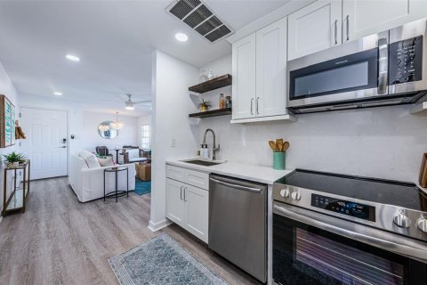 Condominio en alquiler en Saint Petersburg, Florida, 1 dormitorio, 76.46 m2 № 1444535 - foto 4