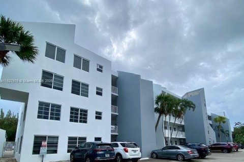 Copropriété à louer à Pompano Beach, Floride: 2 chambres, 77.57 m2 № 1799263 - photo 3