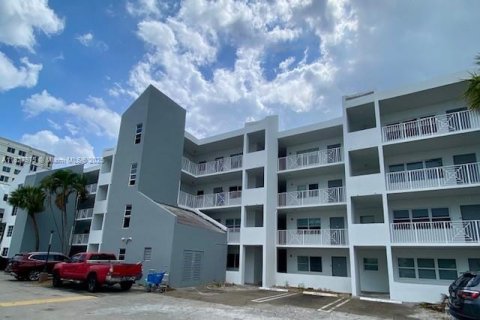 Copropriété à louer à Pompano Beach, Floride: 2 chambres, 77.57 m2 № 1799263 - photo 1