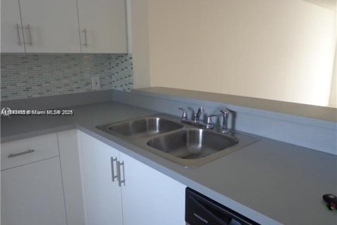 Condominio en venta en Fort Lauderdale, Florida, 1 dormitorio, 65.22 m2 № 2077069 - foto 2