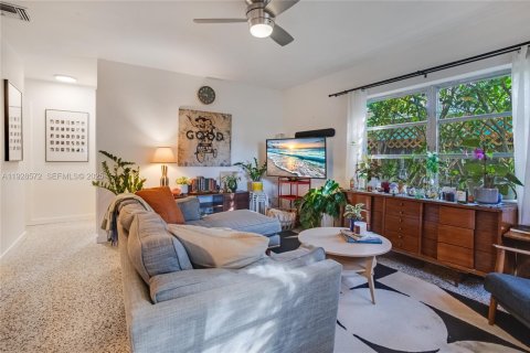 Villa ou maison à vendre à Fort Lauderdale, Floride: 2 chambres, 120.03 m2 № 1988722 - photo 15