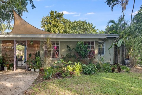 Villa ou maison à vendre à Fort Lauderdale, Floride: 2 chambres, 120.03 m2 № 1988722 - photo 1