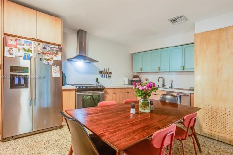 Villa ou maison à vendre à Fort Lauderdale, Floride: 2 chambres, 120.03 m2 № 1988722 - photo 11