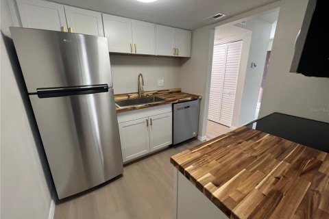 Condo in Sarasota, Florida, 1 bedroom  № 1196590 - photo 3