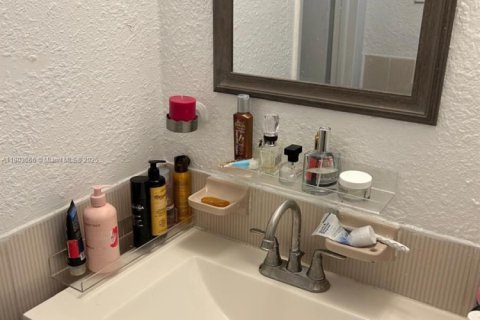 Condo in Sunny Isles Beach, Florida, 2 bedrooms № 2016015 - photo 7