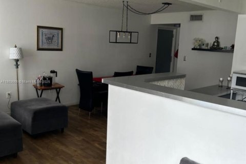 Condo in Sunny Isles Beach, Florida, 2 bedrooms № 2016015 - photo 4