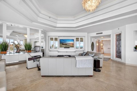 Condo in Stuart, Florida, 3 bedrooms  № 2260077 - photo 11