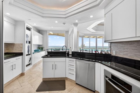 Condo in Stuart, Florida, 3 bedrooms  № 2260077 - photo 14