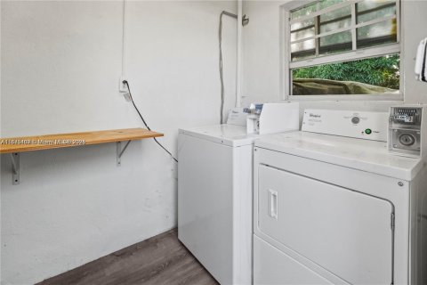 Apartment in North Miami, Florida 1 bedroom, 250.56 sq.m. № 1920509 - photo 11