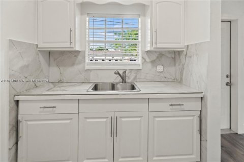 Apartment in North Miami, Florida 1 bedroom, 250.56 sq.m. № 1920509 - photo 5