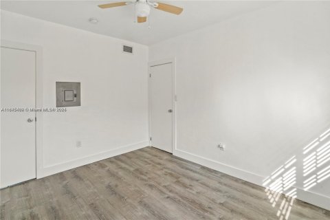 Apartment in North Miami, Florida 1 bedroom, 250.56 sq.m. № 1920509 - photo 10