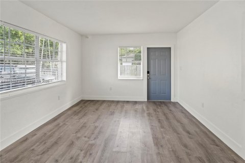 Apartment in North Miami, Florida 1 bedroom, 250.56 sq.m. № 1920509 - photo 7