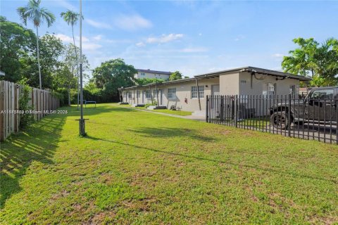 Apartment in North Miami, Florida 1 bedroom, 250.56 sq.m. № 1920509 - photo 3