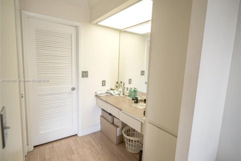 Купить кондоминиум в Халландейл-Бич, Флорида 2 спальни, 118.91м2, № 1976166 - фото 27