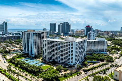 Купить кондоминиум в Халландейл-Бич, Флорида 2 спальни, 118.91м2, № 1976166 - фото 16