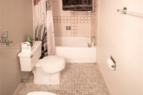 Купить кондоминиум в Халландейл-Бич, Флорида 2 спальни, 118.91м2, № 1976166 - фото 28