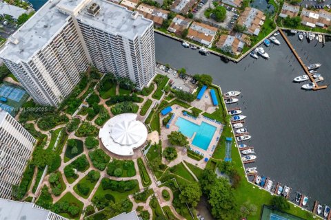 Купить кондоминиум в Халландейл-Бич, Флорида 2 спальни, 118.91м2, № 1976166 - фото 5