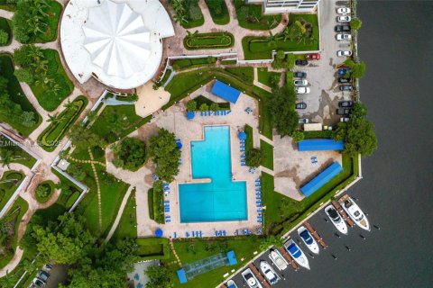 Купить кондоминиум в Халландейл-Бич, Флорида 2 спальни, 118.91м2, № 1976166 - фото 11