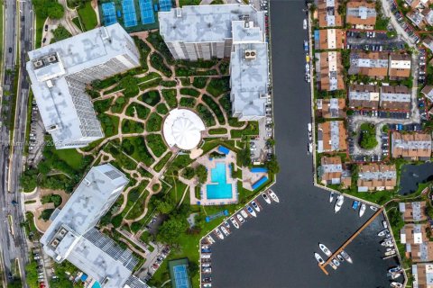 Купить кондоминиум в Халландейл-Бич, Флорида 2 спальни, 118.91м2, № 1976166 - фото 12