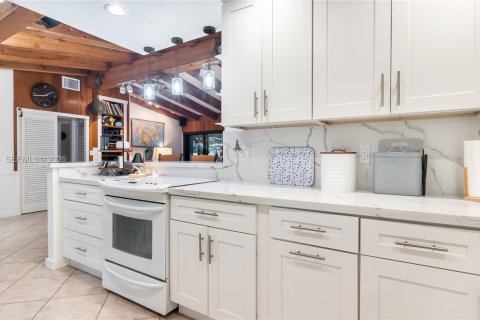 House in Fort Lauderdale, Florida 3 bedrooms, 113.53 sq.m. № 2003644 - photo 10