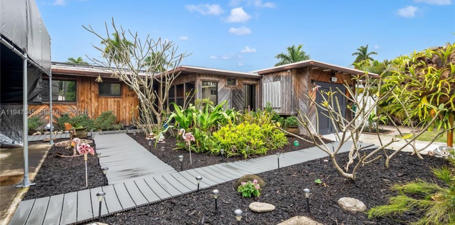 House in Fort Lauderdale, Florida 3 bedrooms, 113.53 sq.m. № 2003644