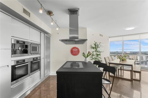 Condo in Sunny Isles Beach, Florida, 3 bedrooms  № 1933381 - photo 14