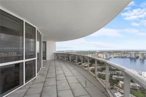 Condo in Sunny Isles Beach, Florida, 3 bedrooms  № 1933381 - photo 4