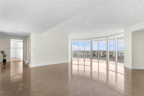 Condo in Sunny Isles Beach, Florida, 3 bedrooms  № 1933381 - photo 7
