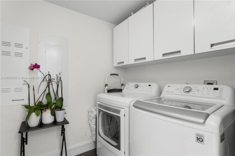 Condo in Sunny Isles Beach, Florida, 3 bedrooms  № 1933381 - photo 22