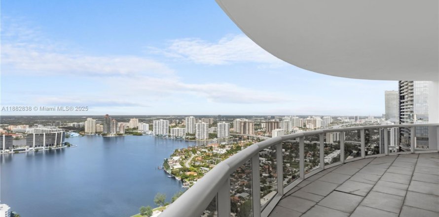 Condo à Sunny Isles Beach, Floride, 3 chambres № 1933381