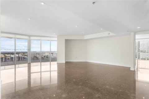 Condo in Sunny Isles Beach, Florida, 3 bedrooms  № 1933381 - photo 11