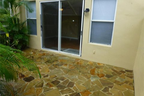 Touwnhouse à louer à Tampa, Floride: 3 chambres, 134.89 m2 № 2433315 - photo 13