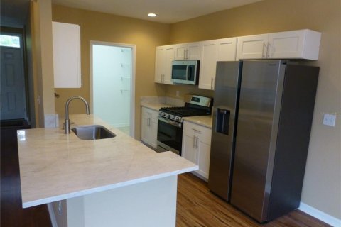 Touwnhouse à louer à Tampa, Floride: 3 chambres, 134.89 m2 № 2433315 - photo 6